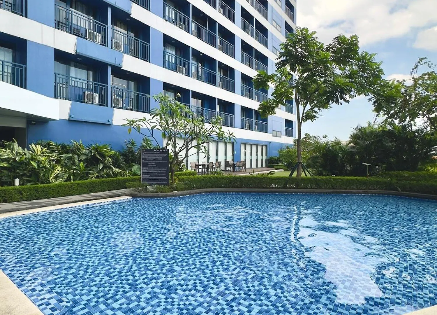 Aparthotel Heart Of Makati, Fully Furnished Condo, Cbd Central Location Makati City Philippines